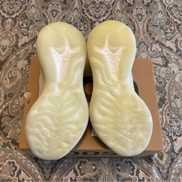 NWT Adidas Yeeze Boost 380 Calcite Glow Sneakers Mens Sz 6.5 Womens Sz 7.5 main image 16